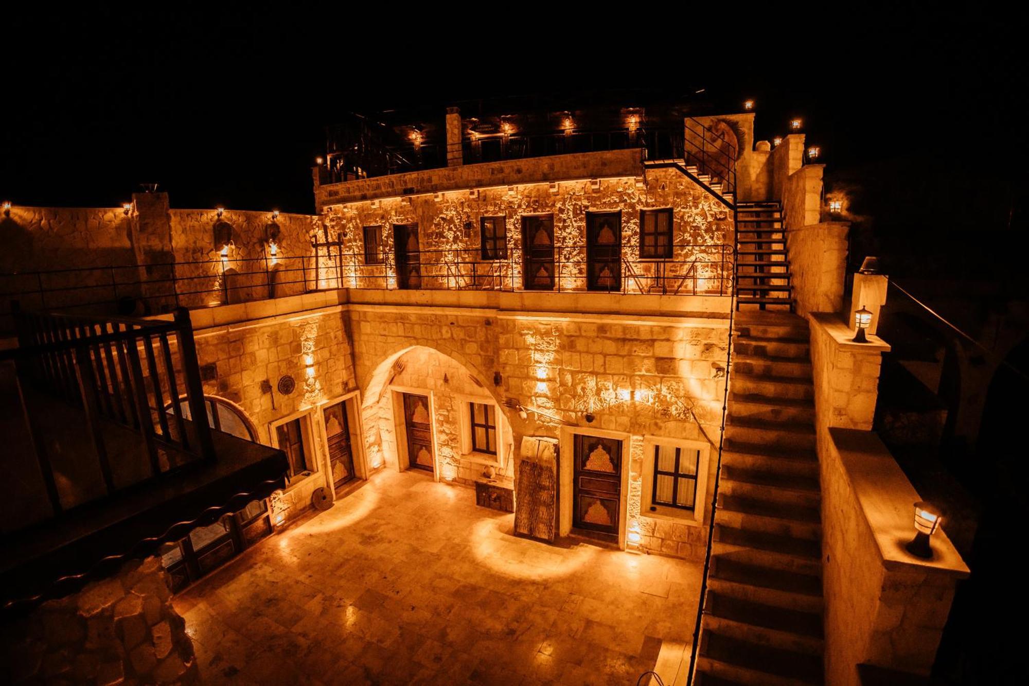 Vanessa Cave House Bed & Breakfast อูร์กุบ ภายนอก รูปภาพ