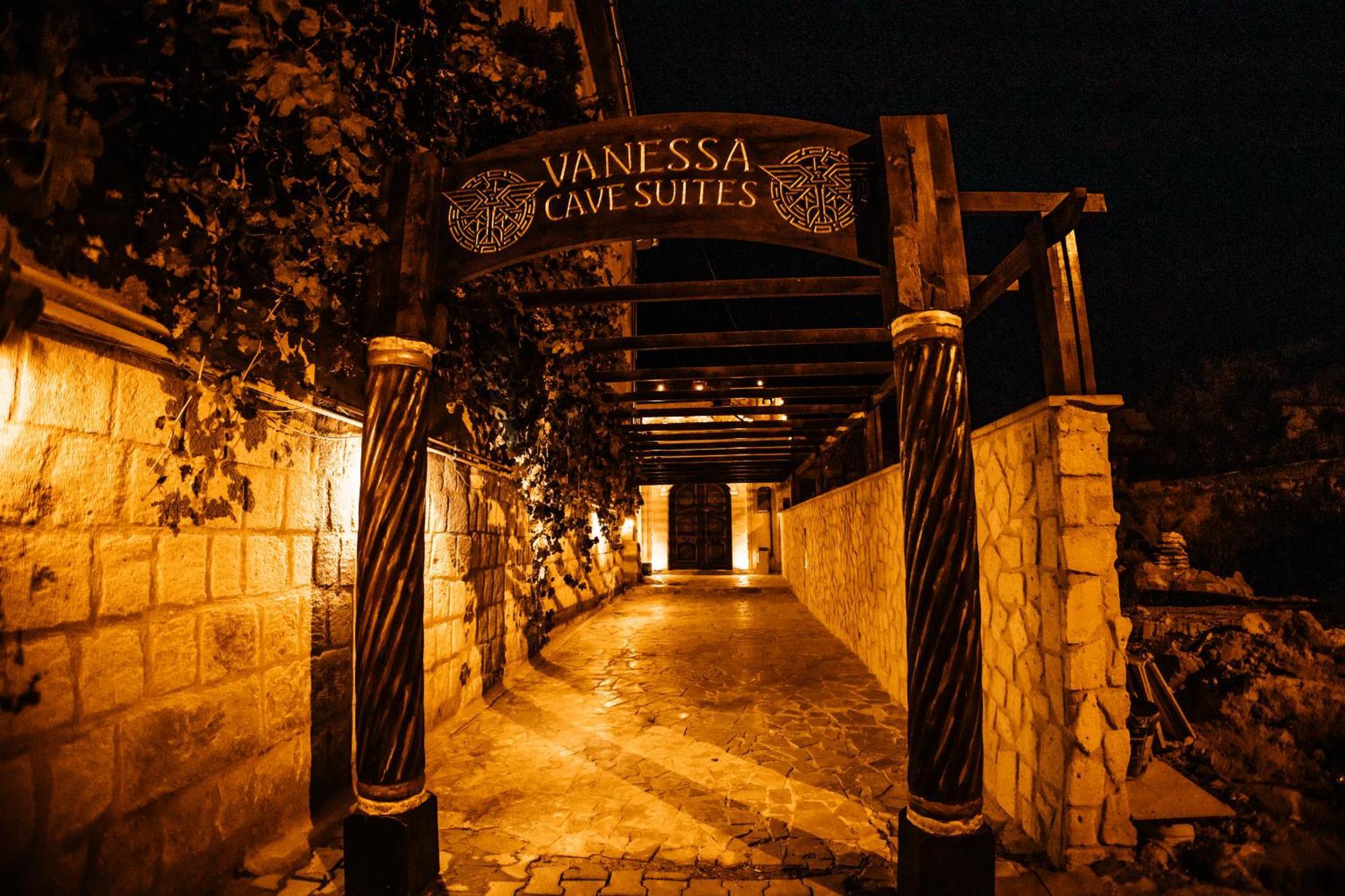 Vanessa Cave House Bed & Breakfast อูร์กุบ ภายนอก รูปภาพ