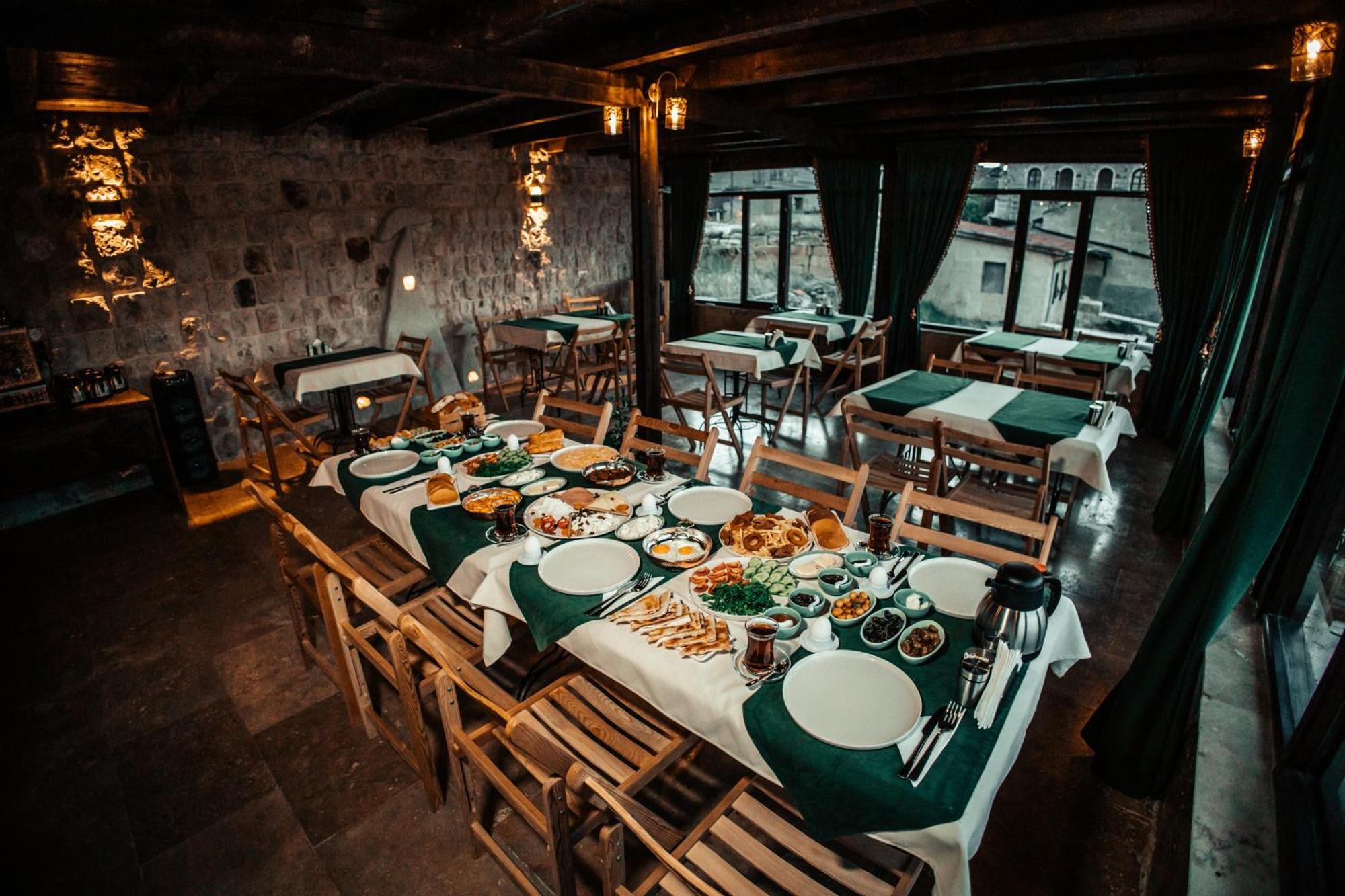 Vanessa Cave House Bed & Breakfast อูร์กุบ ภายนอก รูปภาพ