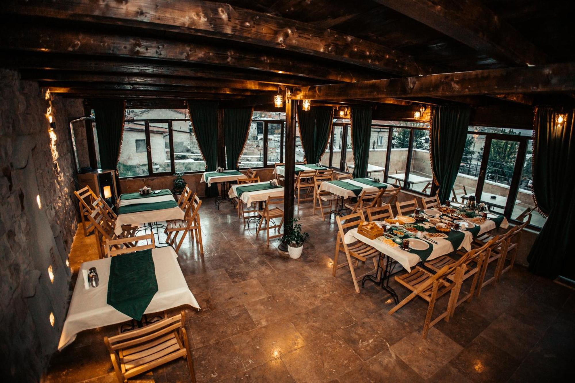 Vanessa Cave House Bed & Breakfast อูร์กุบ ภายนอก รูปภาพ