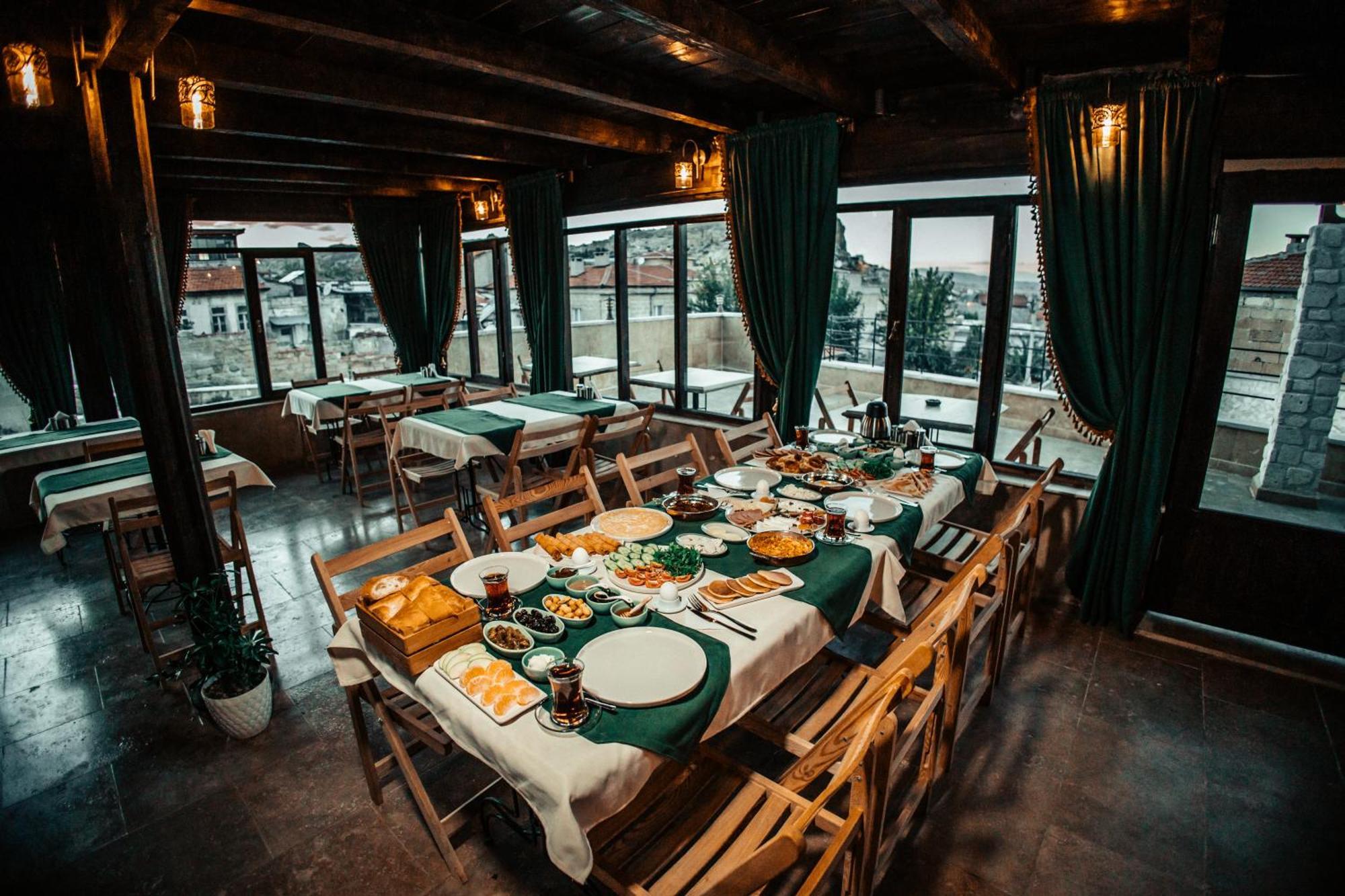 Vanessa Cave House Bed & Breakfast อูร์กุบ ภายนอก รูปภาพ