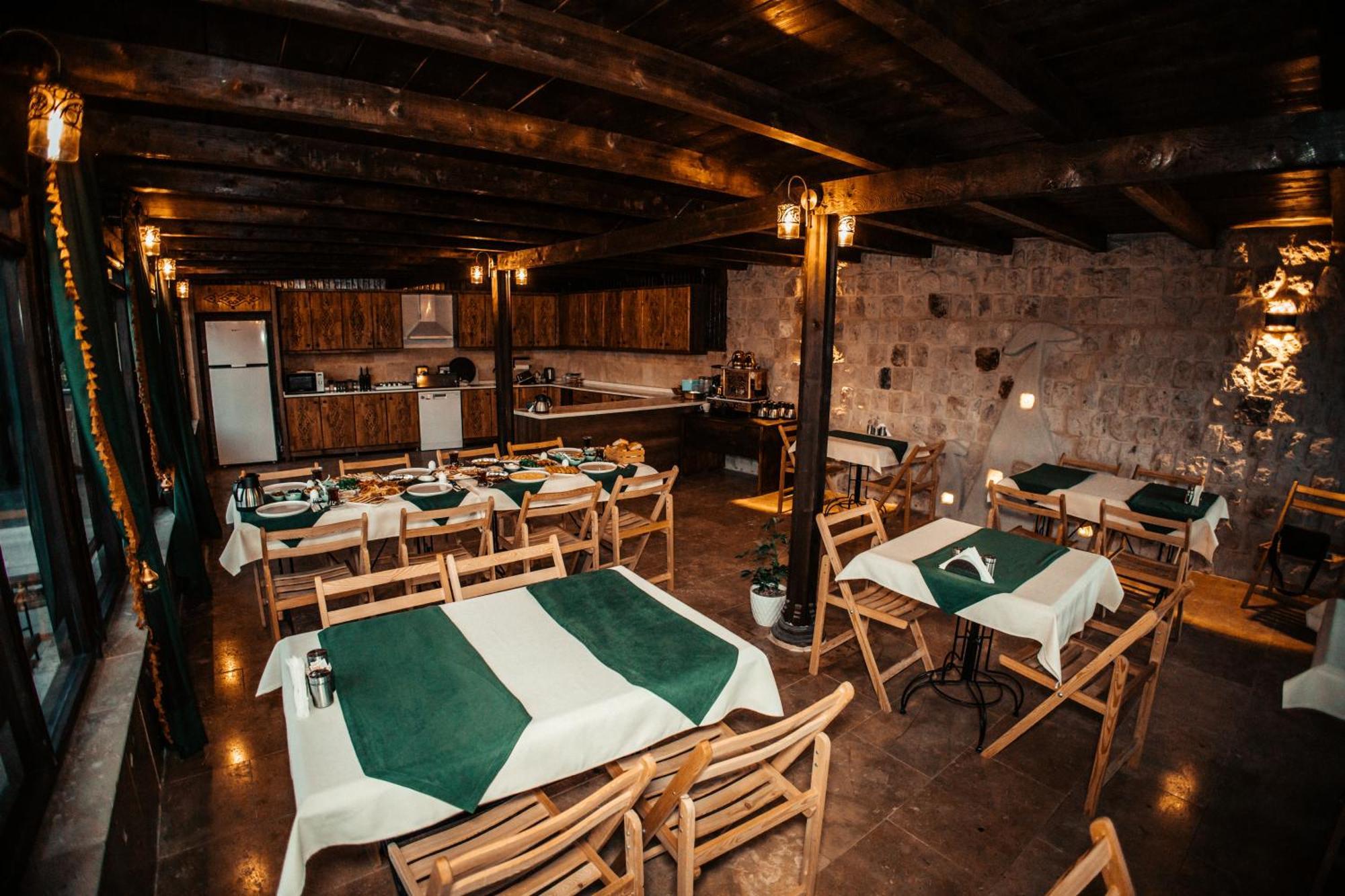 Vanessa Cave House Bed & Breakfast อูร์กุบ ภายนอก รูปภาพ
