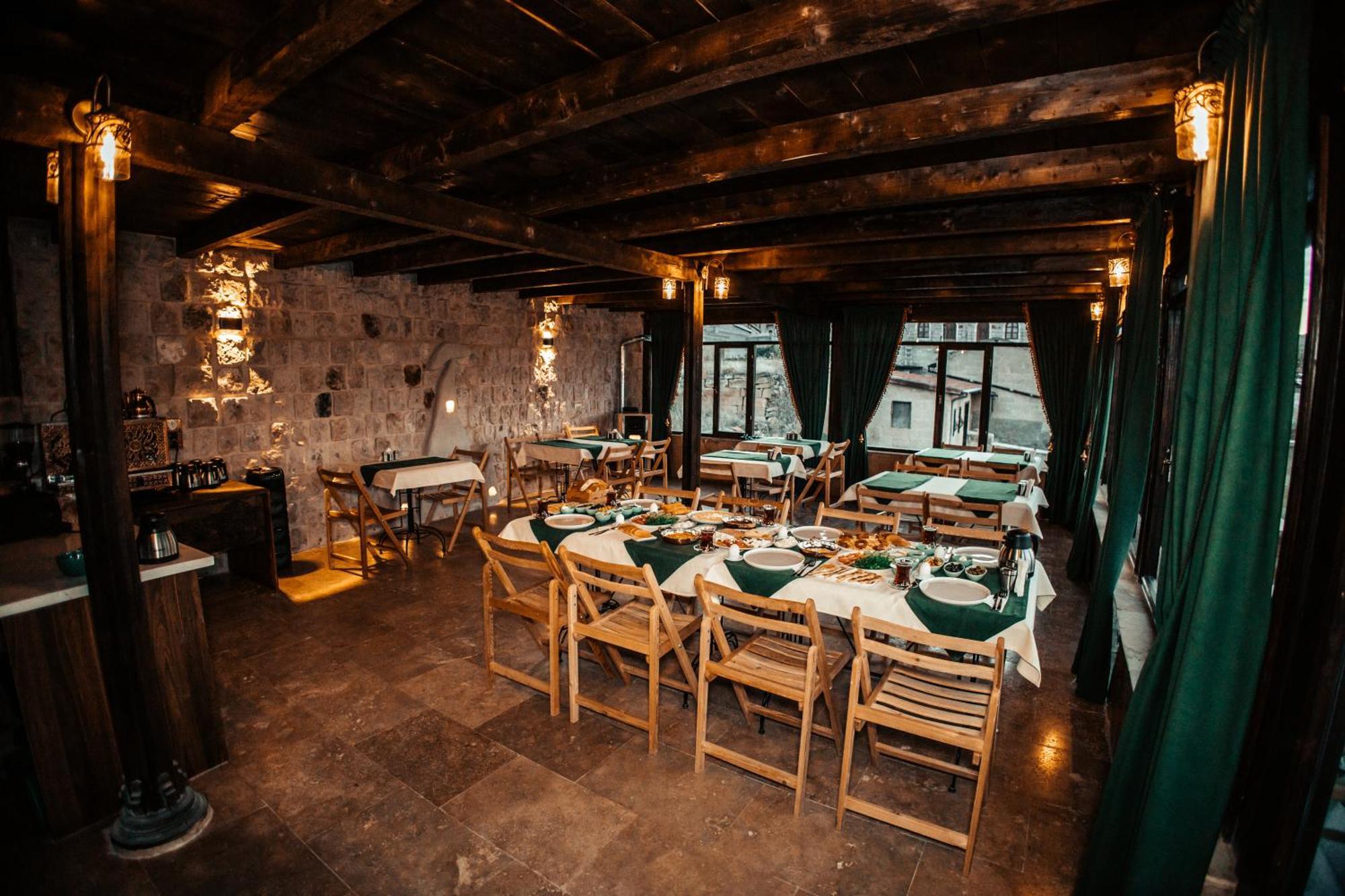 Vanessa Cave House Bed & Breakfast อูร์กุบ ภายนอก รูปภาพ