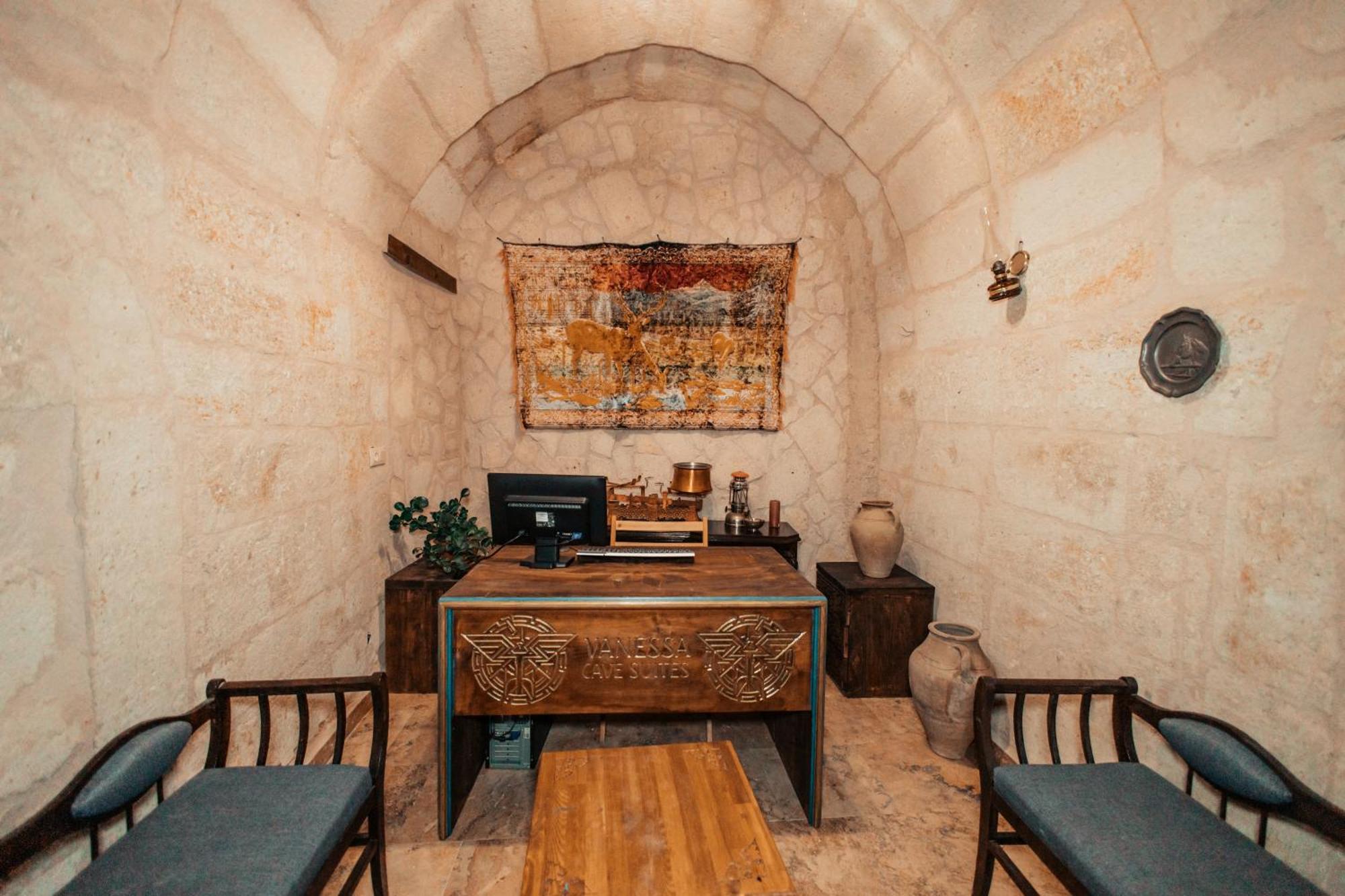 Vanessa Cave House Bed & Breakfast อูร์กุบ ภายนอก รูปภาพ