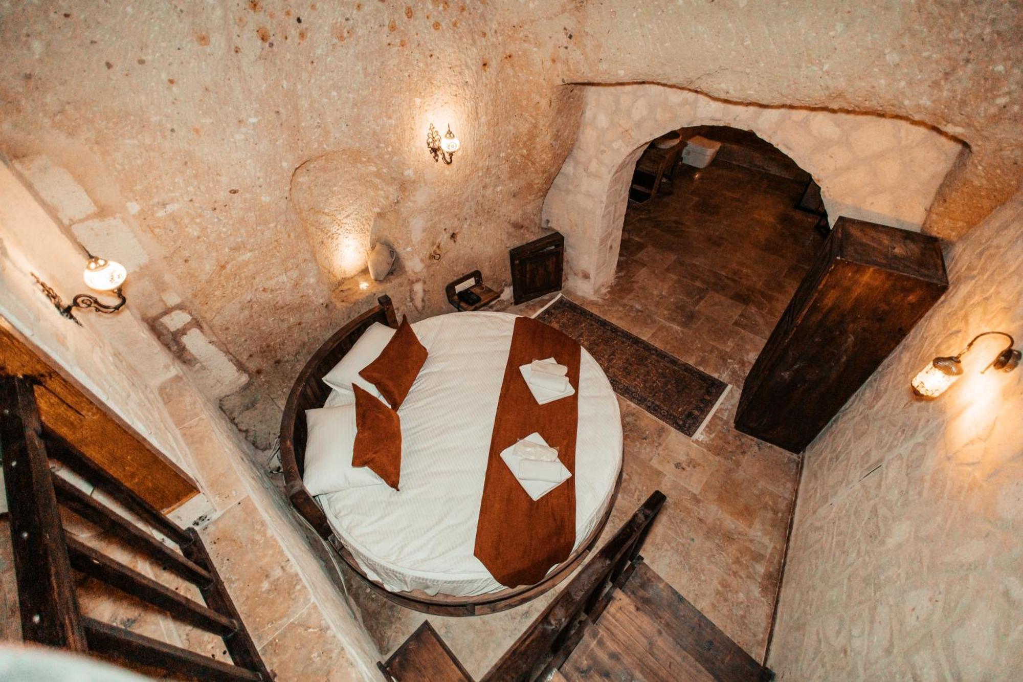 Vanessa Cave House Bed & Breakfast อูร์กุบ ภายนอก รูปภาพ