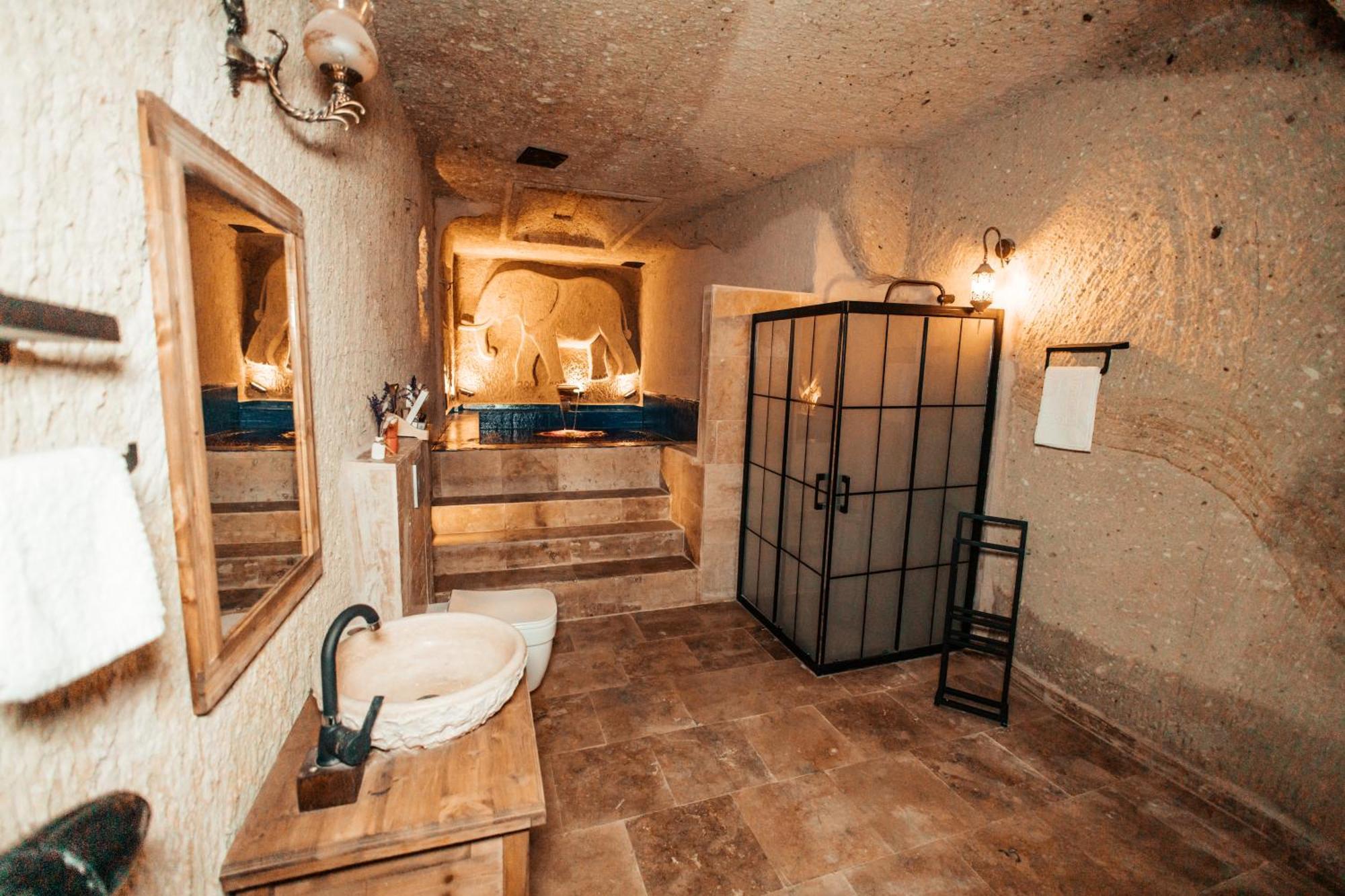 Vanessa Cave House Bed & Breakfast อูร์กุบ ภายนอก รูปภาพ