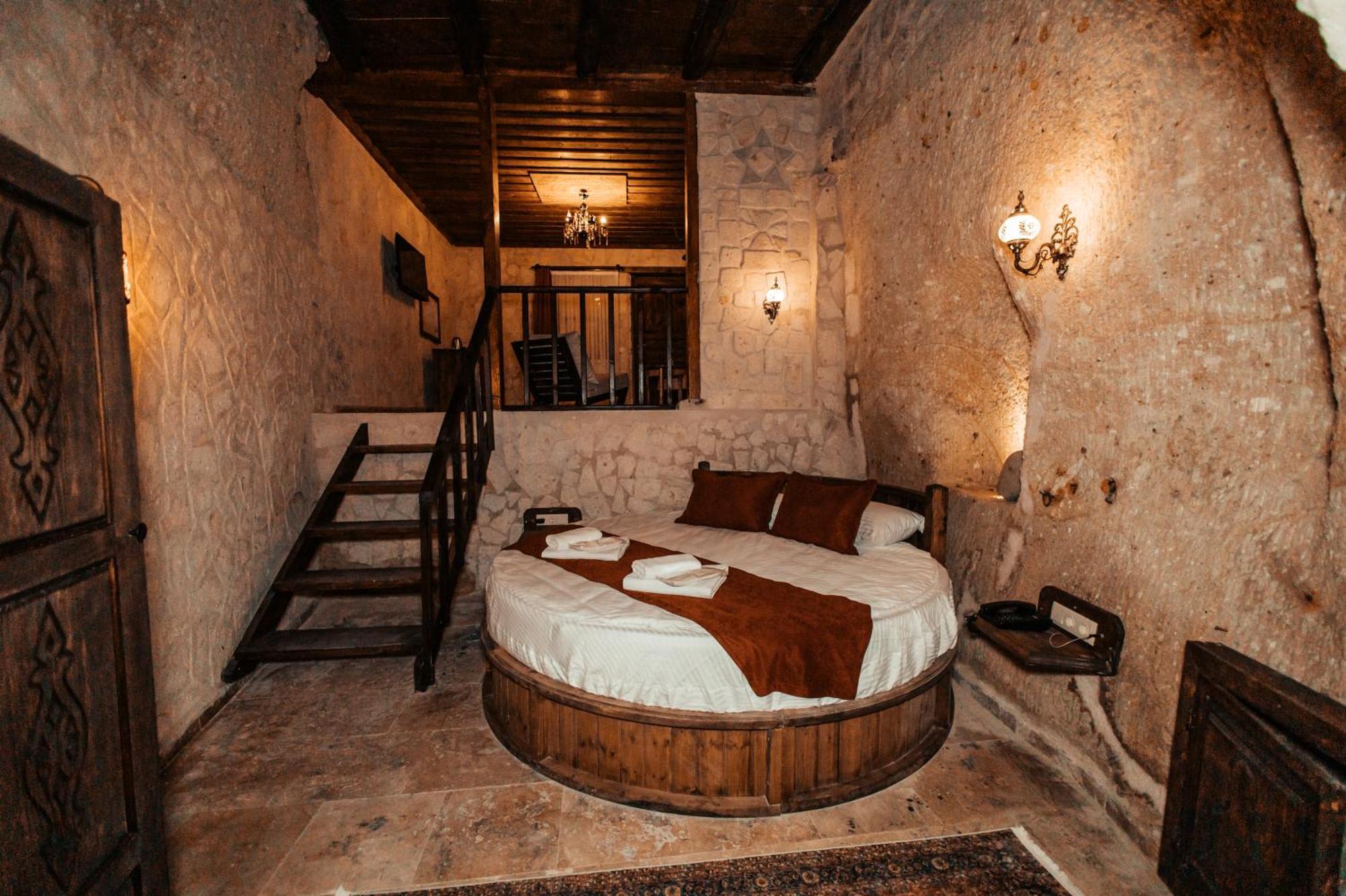 Vanessa Cave House Bed & Breakfast อูร์กุบ ภายนอก รูปภาพ