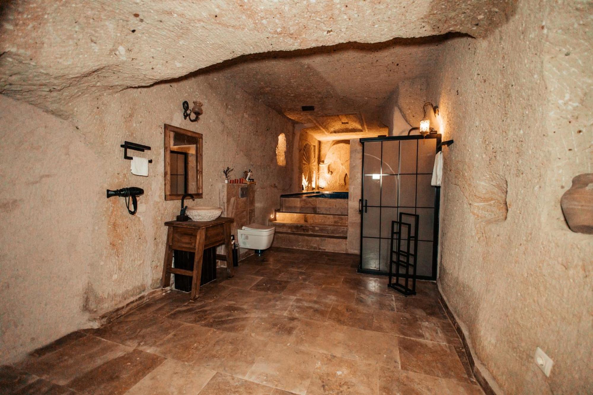 Vanessa Cave House Bed & Breakfast อูร์กุบ ภายนอก รูปภาพ