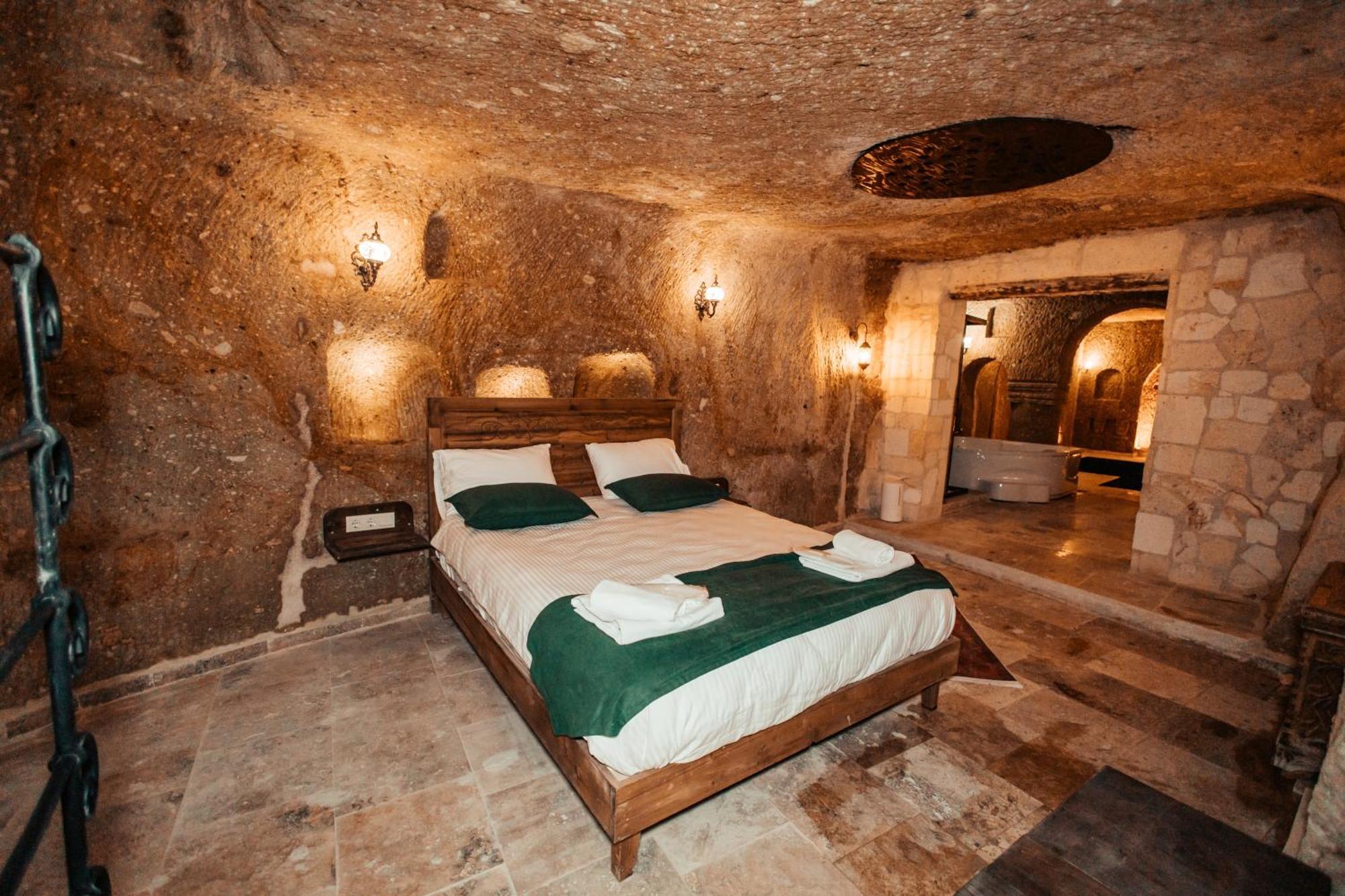 Vanessa Cave House Bed & Breakfast อูร์กุบ ภายนอก รูปภาพ