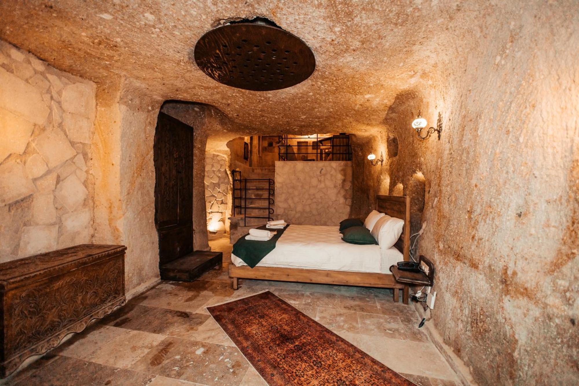 Vanessa Cave House Bed & Breakfast อูร์กุบ ภายนอก รูปภาพ