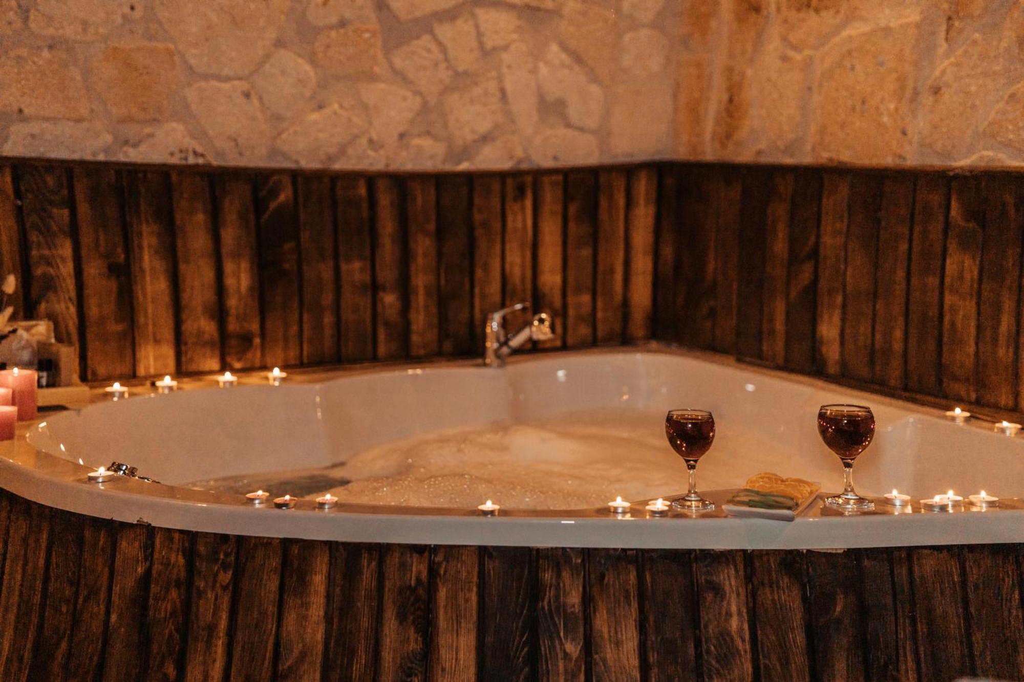 Vanessa Cave House Bed & Breakfast อูร์กุบ ภายนอก รูปภาพ