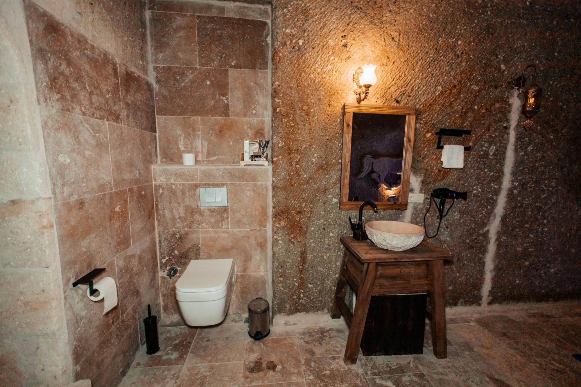 Vanessa Cave House Bed & Breakfast อูร์กุบ ภายนอก รูปภาพ