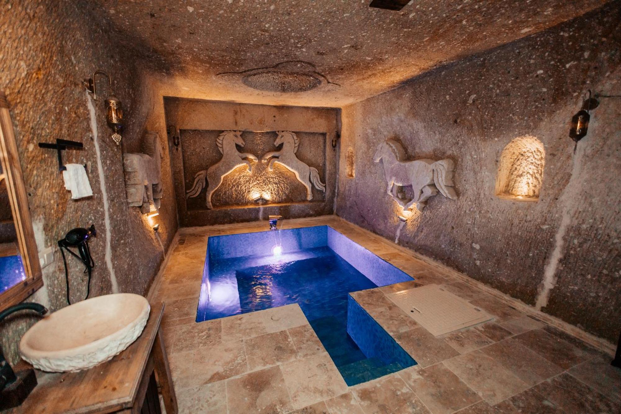 Vanessa Cave House Bed & Breakfast อูร์กุบ ภายนอก รูปภาพ