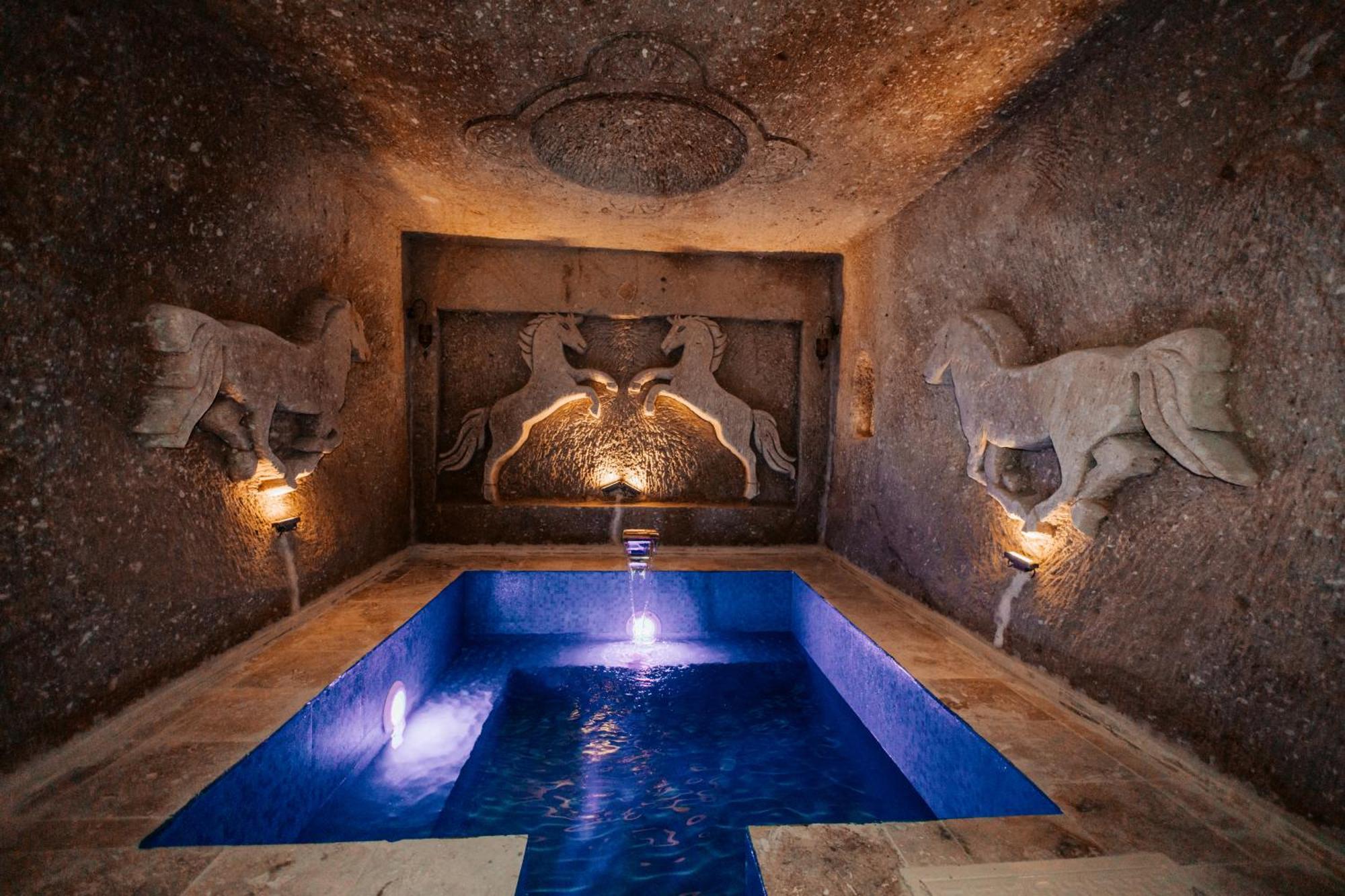 Vanessa Cave House Bed & Breakfast อูร์กุบ ภายนอก รูปภาพ