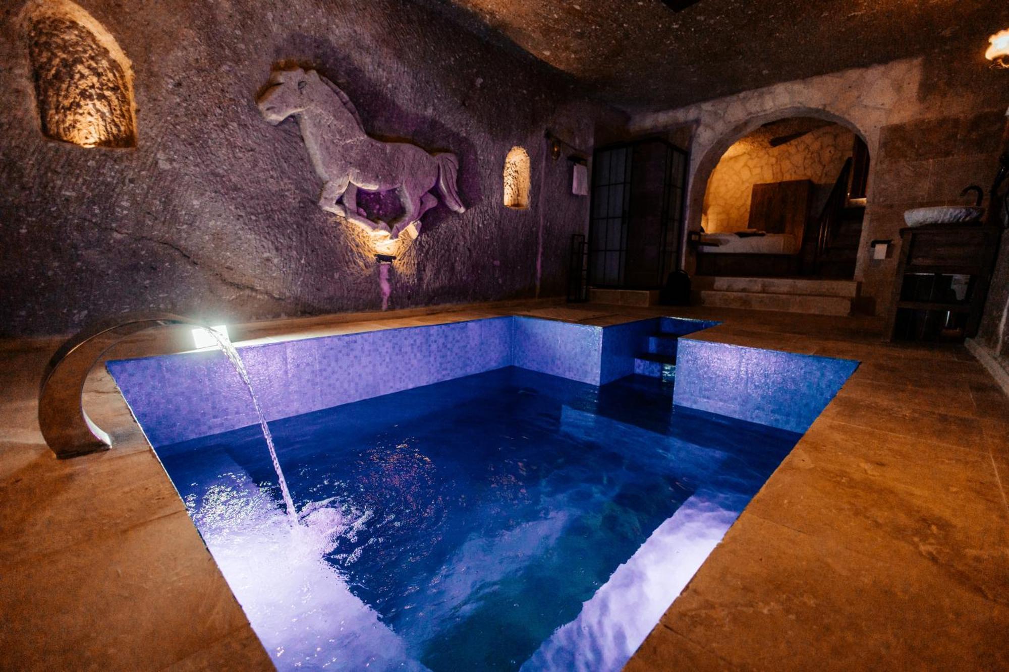 Vanessa Cave House Bed & Breakfast อูร์กุบ ภายนอก รูปภาพ