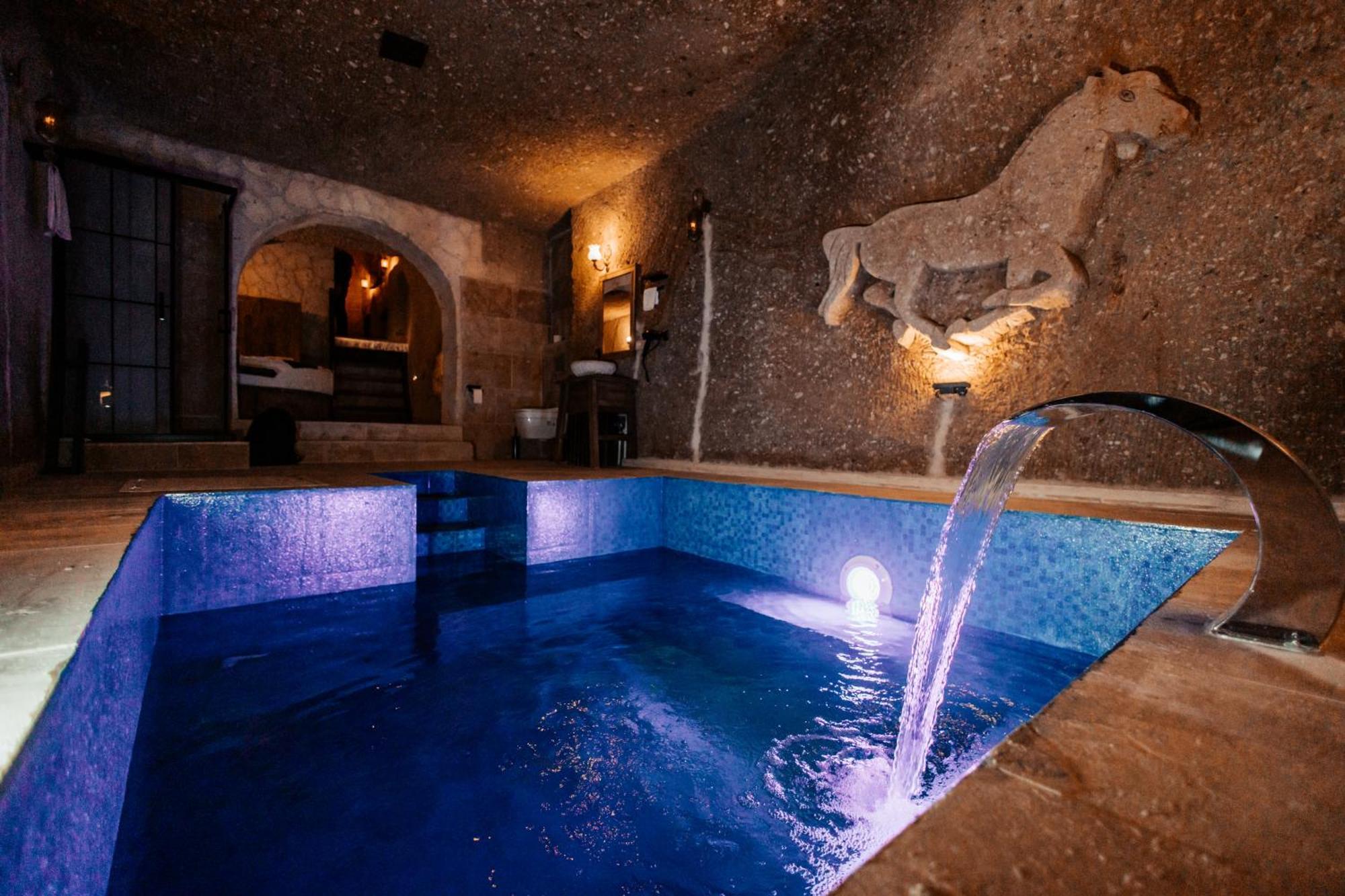 Vanessa Cave House Bed & Breakfast อูร์กุบ ภายนอก รูปภาพ
