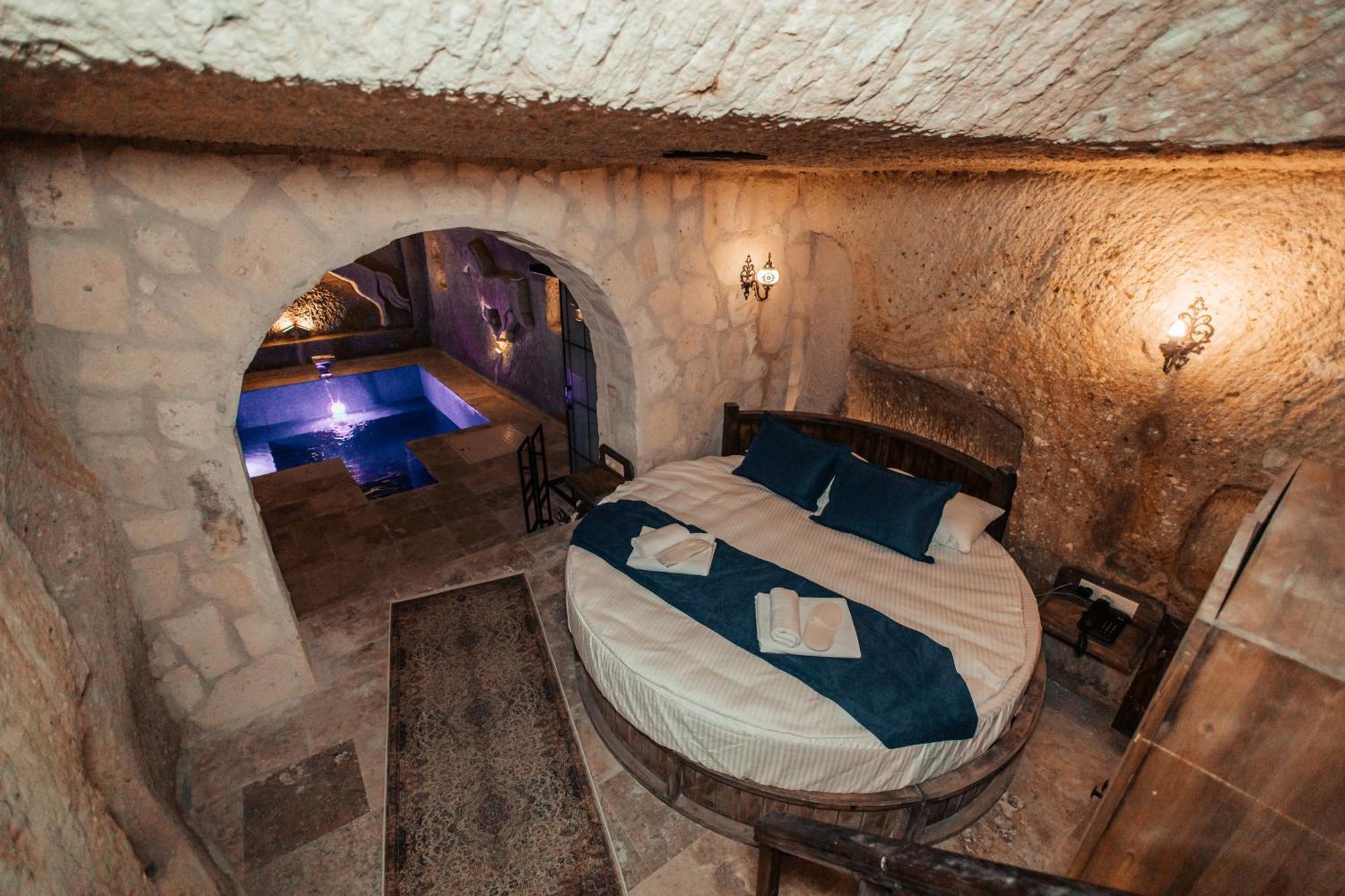 Vanessa Cave House Bed & Breakfast อูร์กุบ ภายนอก รูปภาพ